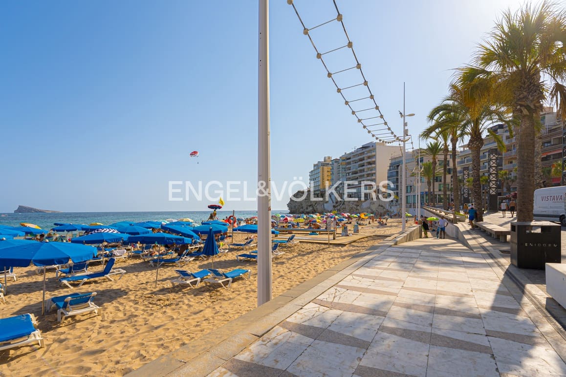 Garage for sale in Benidorm - € 410,000 (Ref: 10007766)