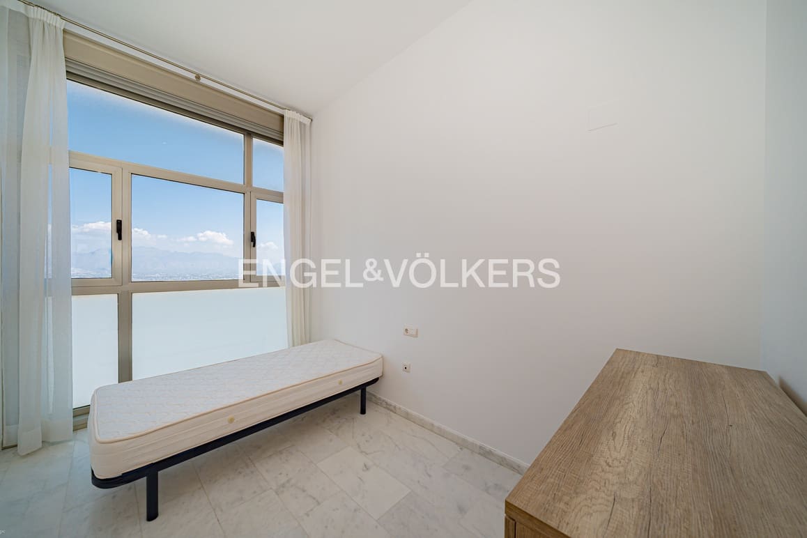 Apartamento de 3 habitaciones en Benidorm en venta con piscina garaje - 895.000 € (Ref: 10007919)