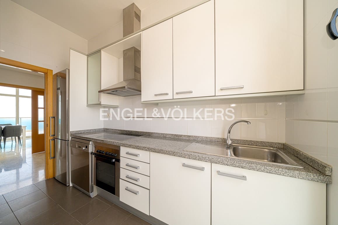 Apartamento de 3 habitaciones en Benidorm en venta con piscina garaje - 895.000 € (Ref: 10007919)