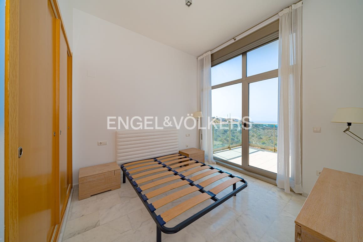 Apartamento de 3 habitaciones en Benidorm en venta con piscina garaje - 895.000 € (Ref: 10007919)
