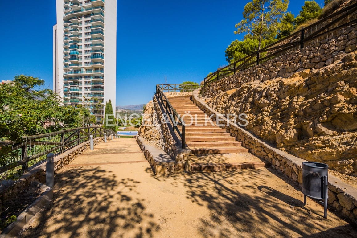 Apartamento de 3 habitaciones en Benidorm en venta con piscina garaje - 895.000 € (Ref: 10007919)
