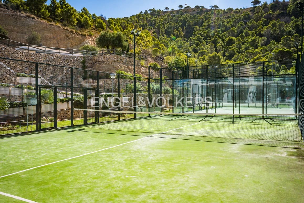 Apartamento de 3 habitaciones en Benidorm en venta con piscina garaje - 895.000 € (Ref: 10007919)