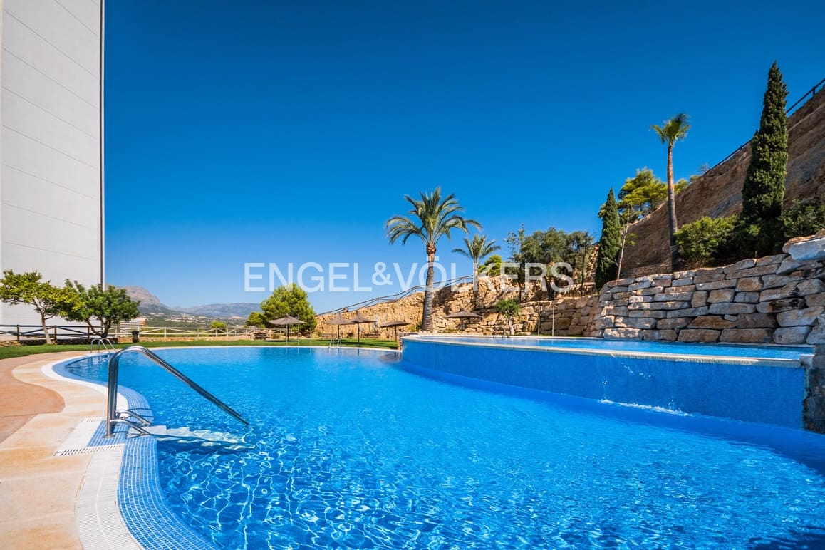 Apartamento de 3 habitaciones en Benidorm en venta con piscina garaje - 895.000 € (Ref: 10007919)