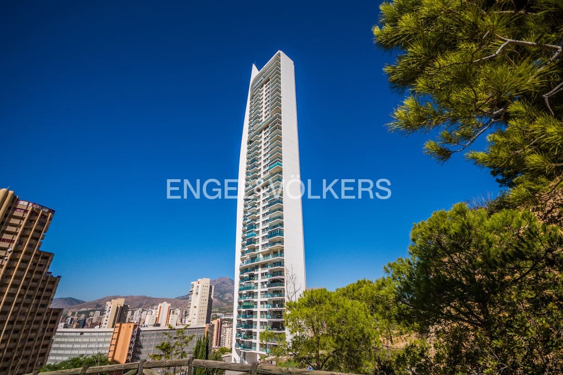 Apartamento de 3 habitaciones en Benidorm en venta con piscina garaje - 895.000 € (Ref: 10007919)