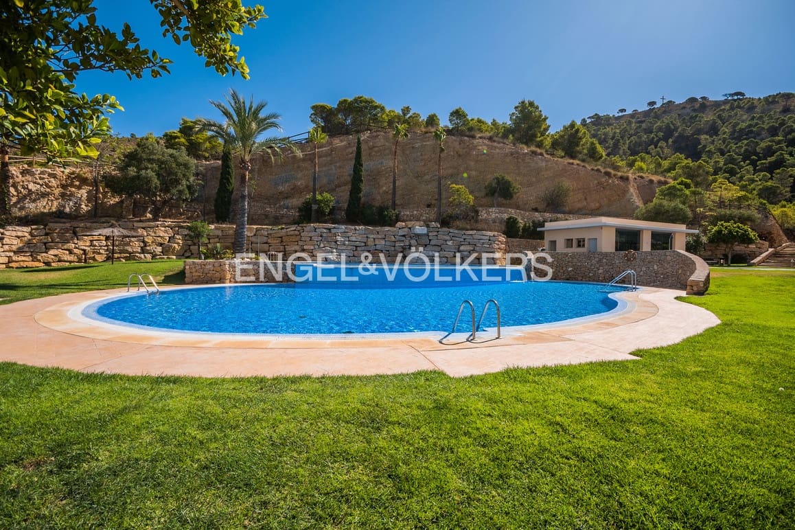 Apartamento de 3 habitaciones en Benidorm en venta con piscina garaje - 895.000 € (Ref: 10007919)