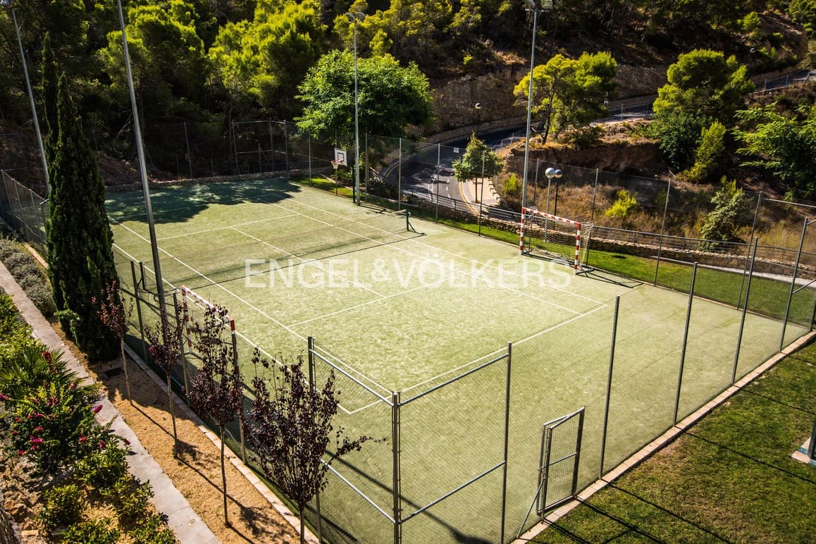 Apartamento de 3 habitaciones en Benidorm en venta con piscina garaje - 895.000 € (Ref: 10007919)