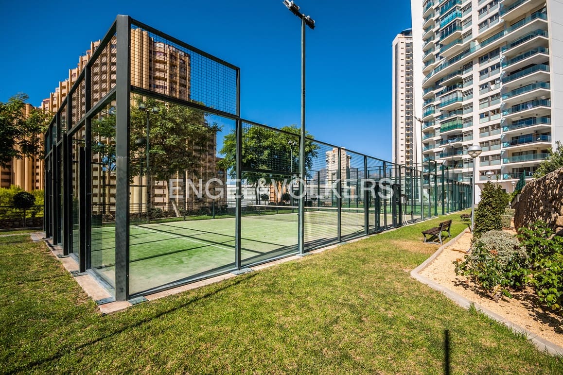 Apartamento de 3 habitaciones en Benidorm en venta con piscina garaje - 895.000 € (Ref: 10007919)