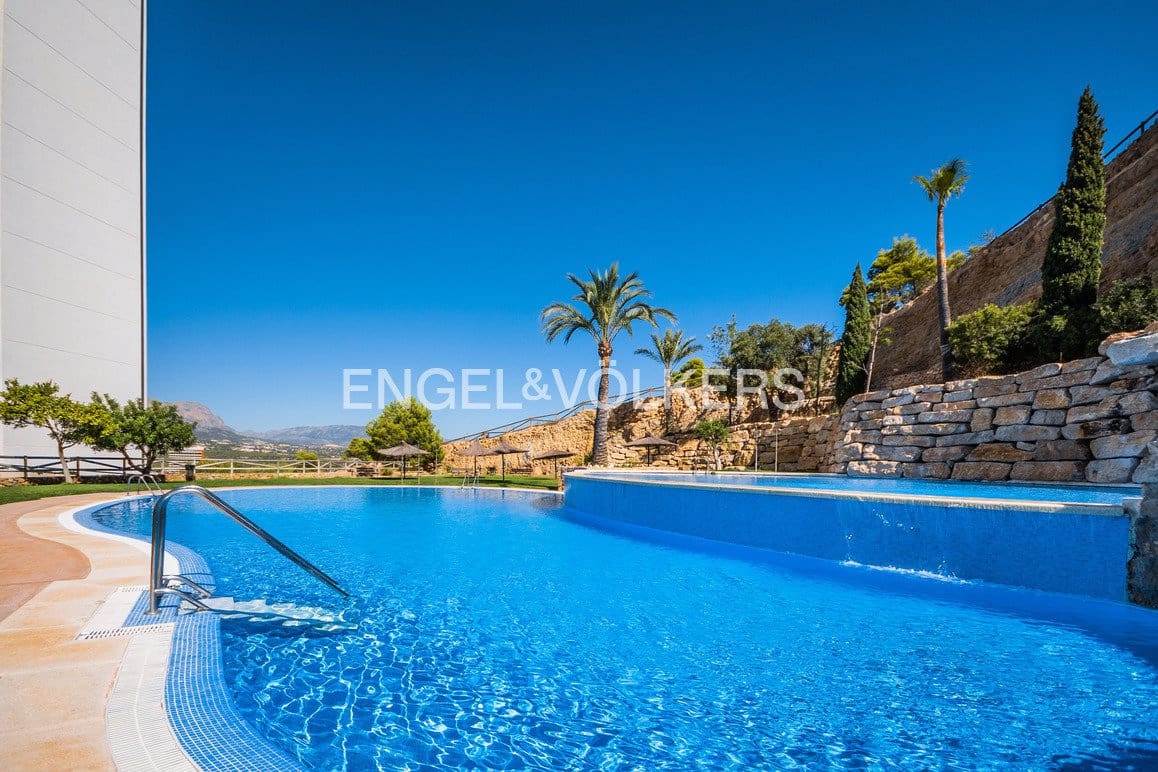 Apartamento de 3 habitaciones en Benidorm en venta con piscina garaje - 895.000 € (Ref: 10007919)