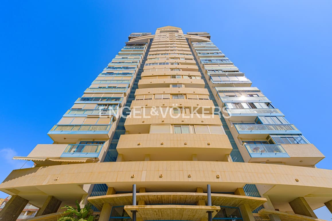 2 bedroom Apartment for sale in Benidorm with pool garage - € 325,000 (Ref: 10009485)