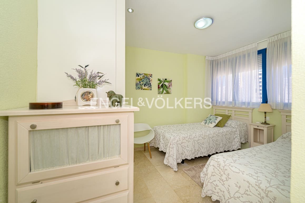 2 bedroom Apartment for sale in Benidorm with pool garage - € 325,000 (Ref: 10009485)
