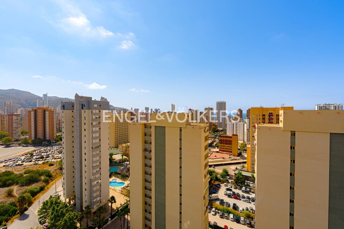2 bedroom Apartment for sale in Benidorm with pool garage - € 325,000 (Ref: 10009485)