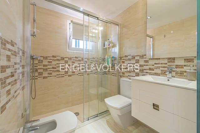 2 bedroom Apartment for sale in Benidorm with pool garage - € 325,000 (Ref: 10009485)
