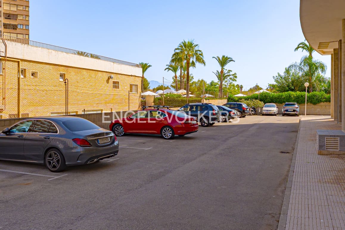 2 bedroom Apartment for sale in Benidorm with pool garage - € 325,000 (Ref: 10009485)