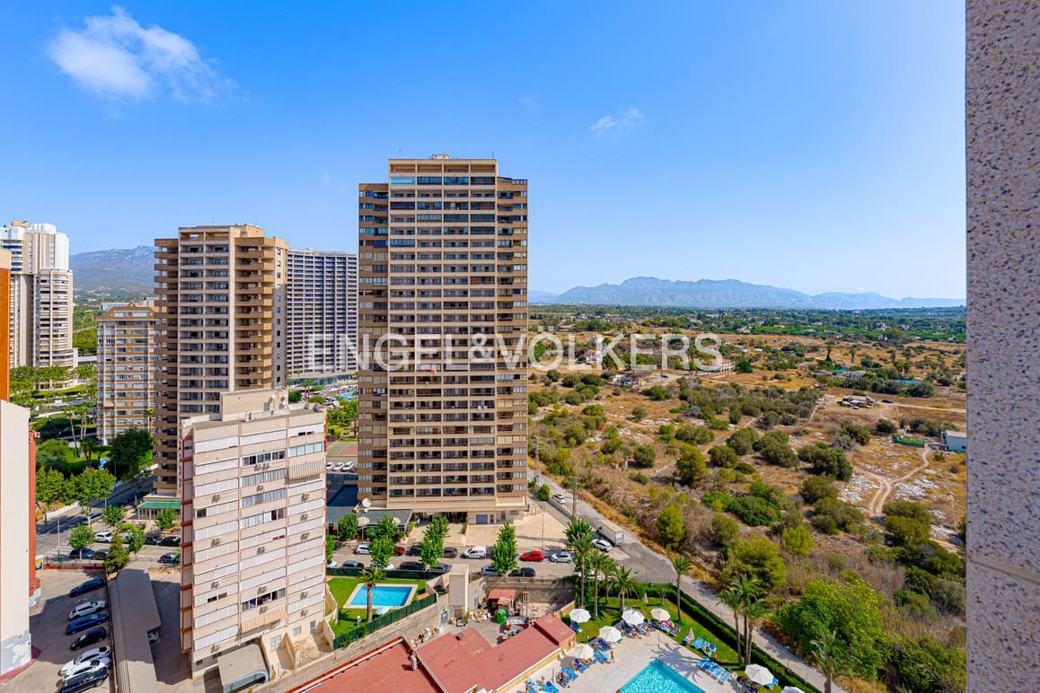 2 bedroom Apartment for sale in Benidorm with pool garage - € 325,000 (Ref: 10009485)