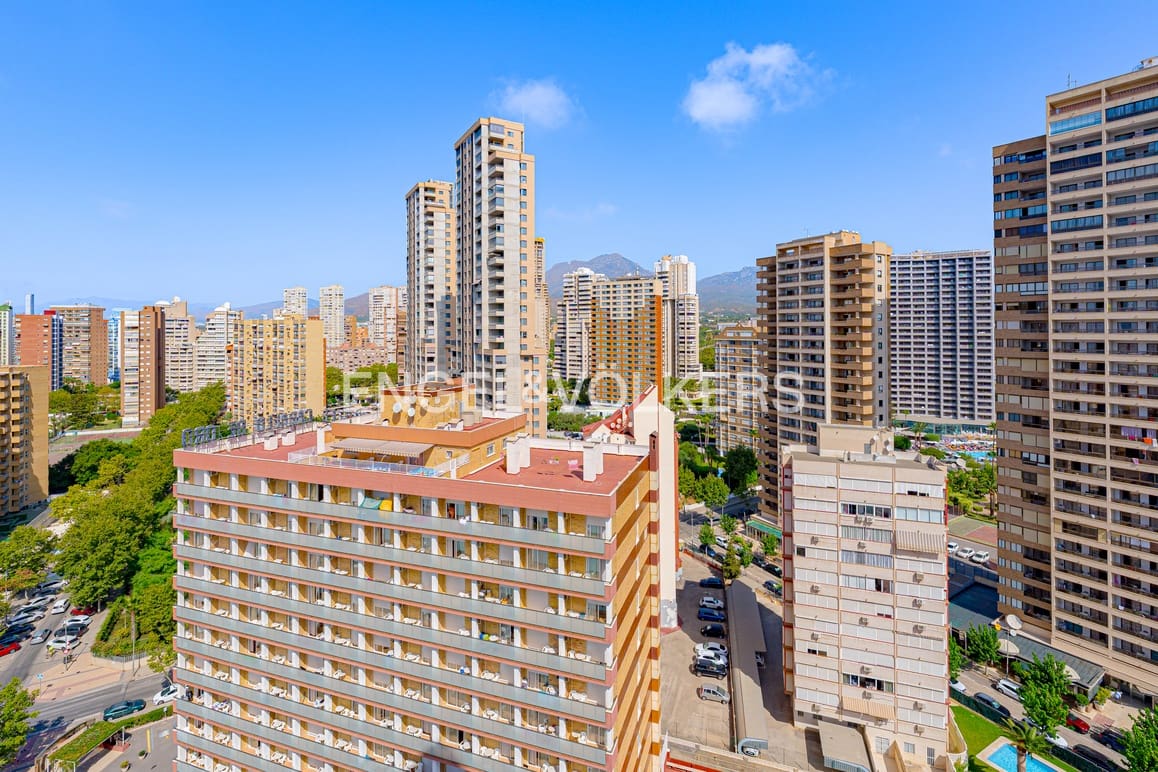 2 bedroom Apartment for sale in Benidorm with pool garage - € 325,000 (Ref: 10009485)