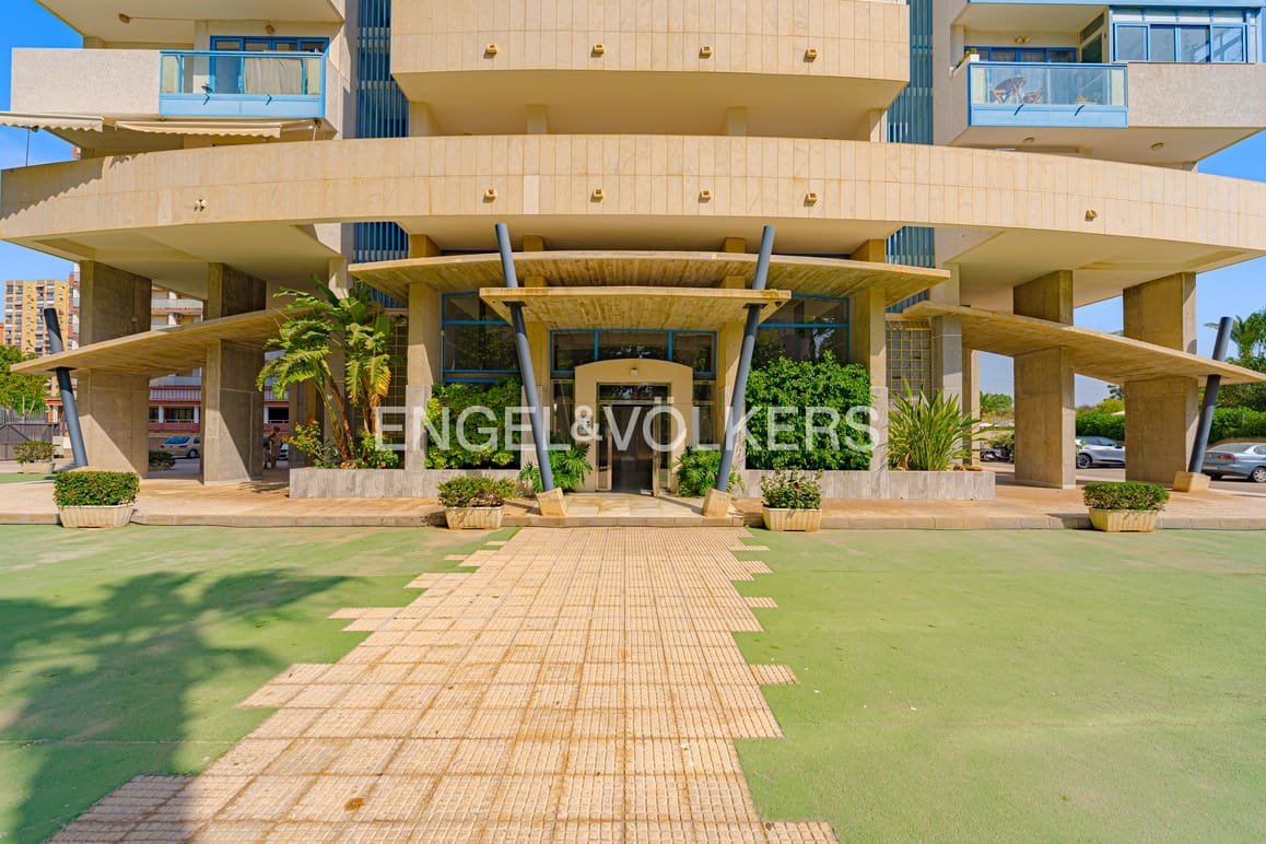 2 bedroom Apartment for sale in Benidorm with pool garage - € 325,000 (Ref: 10009485)