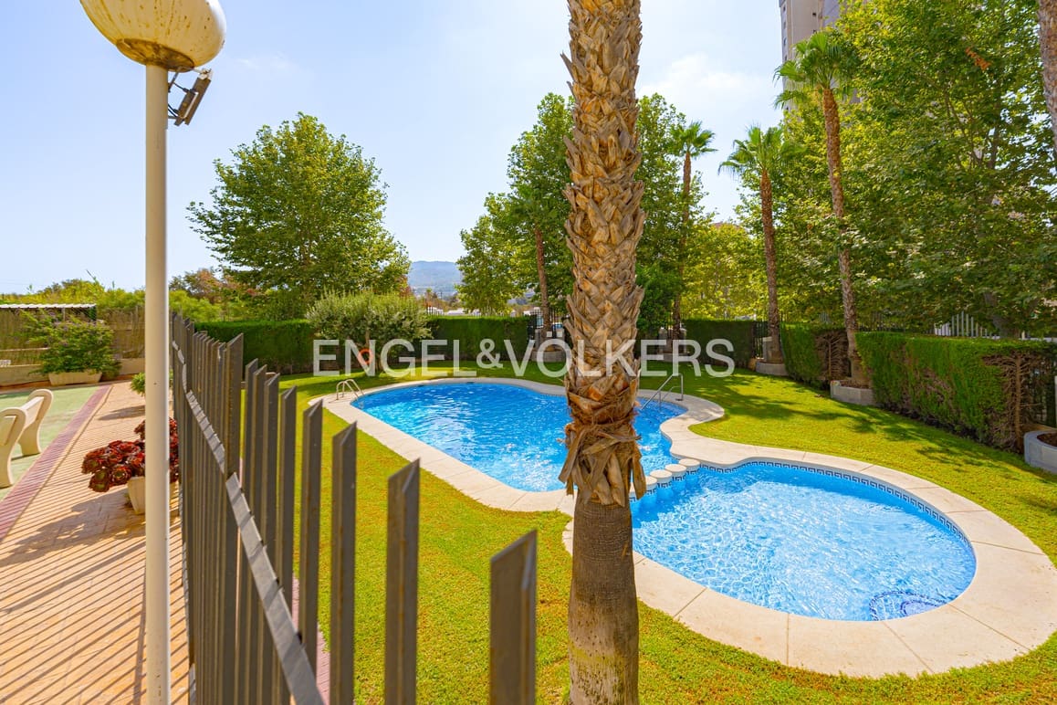 2 bedroom Apartment for sale in Benidorm with pool garage - € 325,000 (Ref: 10009485)