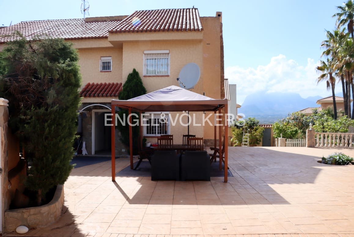 5 sovrum Villa till salu i Benidorm med pool garage - 477 000 € (Ref: 10030907)