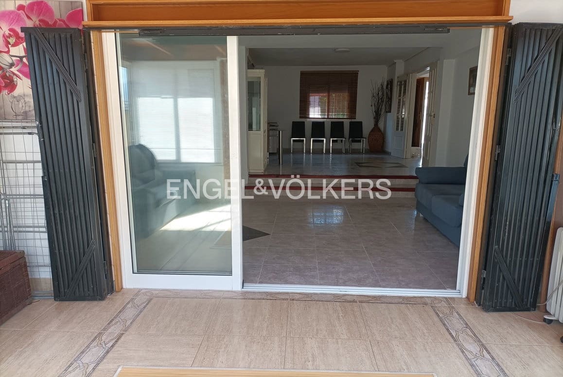 5 bedroom Villa for sale in Benidorm with pool garage - € 477,000 (Ref: 10030907)