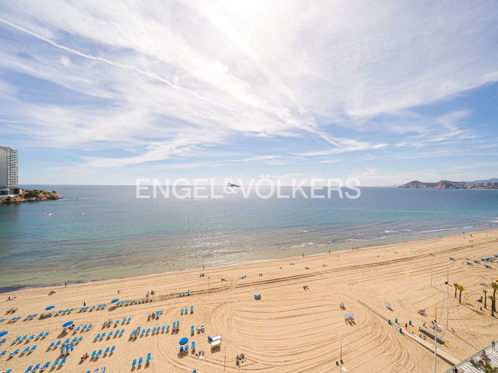 Apartamento de 2 habitaciones en Benidorm en alquiler con piscina garaje - 1.600 € (Ref: 10034242)