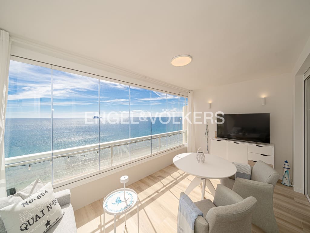 Apartamento de 2 habitaciones en Benidorm en alquiler con piscina garaje - 1.600 € (Ref: 10034242)