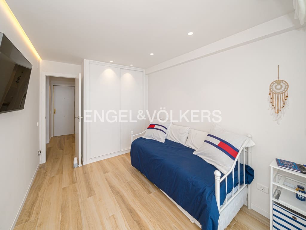 Apartamento de 2 habitaciones en Benidorm en alquiler con piscina garaje - 1.600 € (Ref: 10034242)