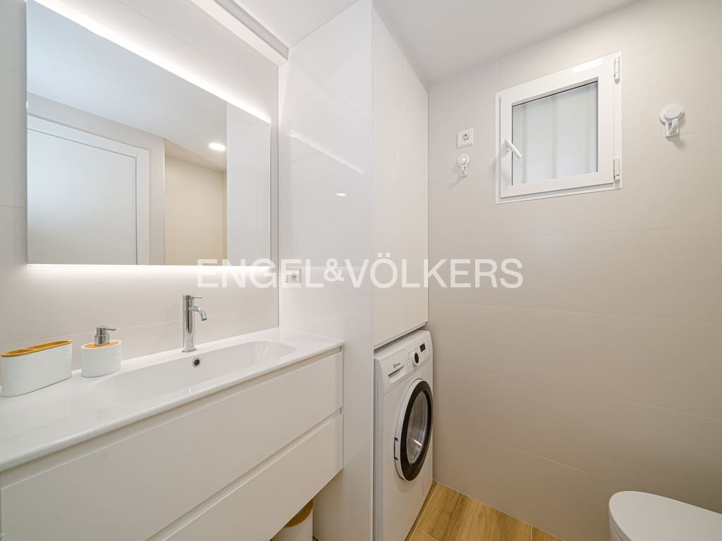 Apartamento de 2 habitaciones en Benidorm en alquiler con piscina garaje - 1.600 € (Ref: 10034242)