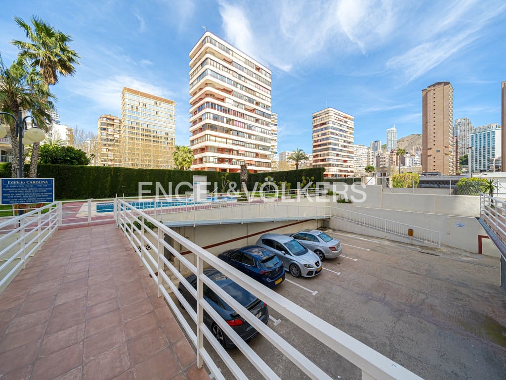 Apartamento de 2 habitaciones en Benidorm en alquiler con piscina garaje - 1.600 € (Ref: 10034242)