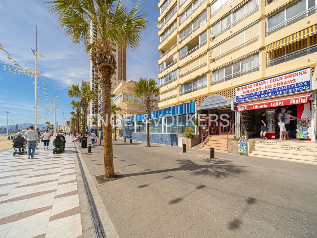 Apartamento de 2 habitaciones en Benidorm en alquiler con piscina garaje - 1.600 € (Ref: 10034242)