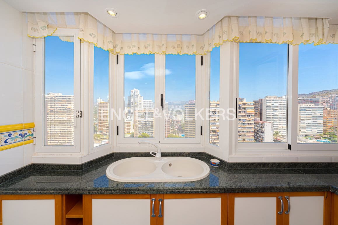 2 soveværelse Lejlighed til leje i Benidorm med swimmingpool garage - € 1.000 (Ref: 10091505)