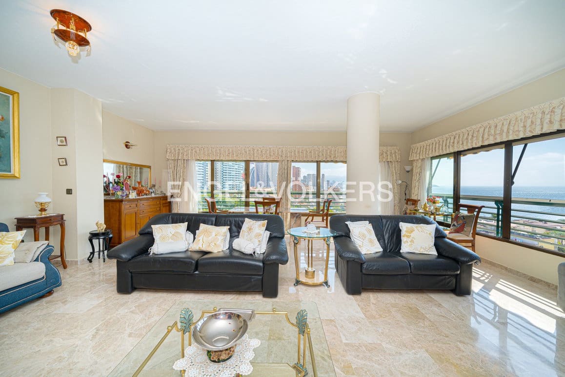Apartamento de 3 habitaciones en Benidorm en venta con piscina garaje - 650.000 € (Ref: 10091506)