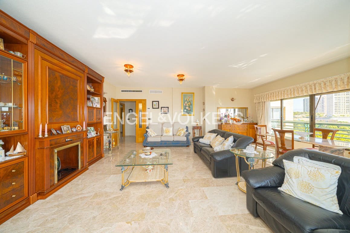 Apartamento de 3 habitaciones en Benidorm en venta con piscina garaje - 650.000 € (Ref: 10091506)