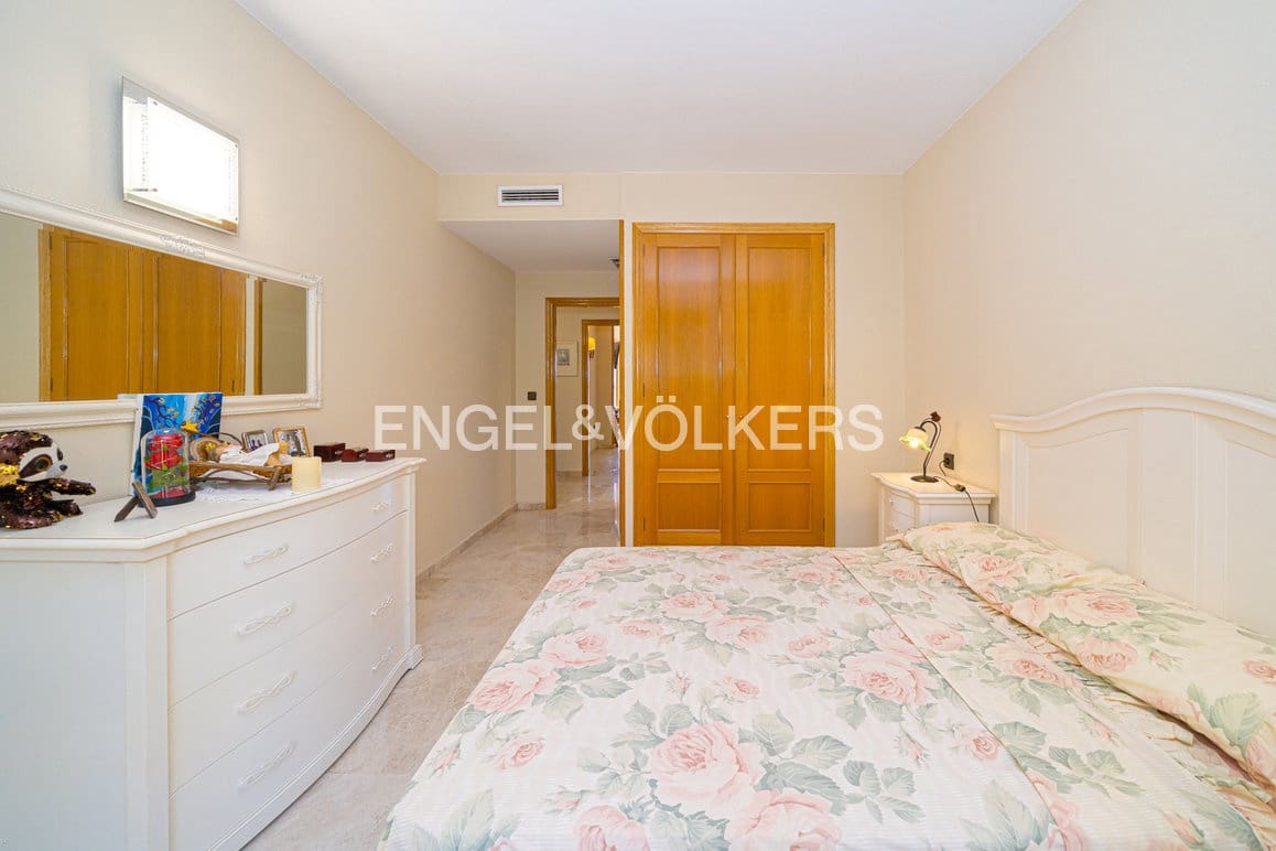 Apartamento de 3 habitaciones en Benidorm en venta con piscina garaje - 650.000 € (Ref: 10091506)
