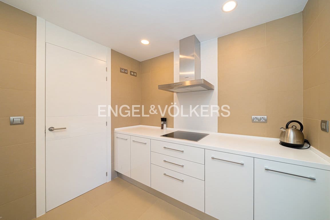 2 Zimmer Apartment zu verkaufen in Benidorm mit Pool Garage - 755.000 € (Ref: 10091507)