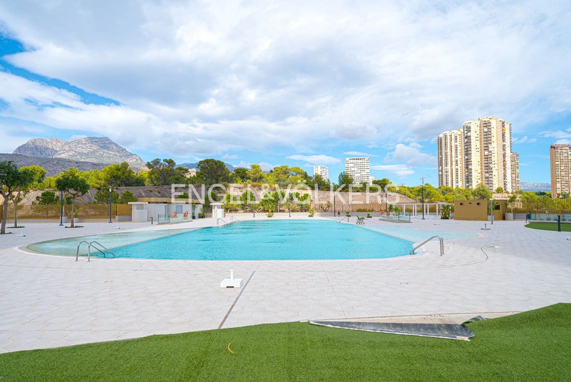 2 Zimmer Apartment zu verkaufen in Benidorm mit Pool Garage - 755.000 € (Ref: 10091507)