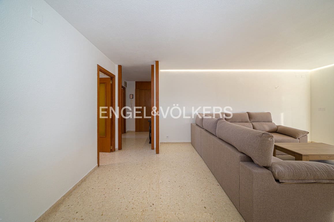 3 bedroom Apartment for rent in Benidorm with pool garage - € 1,700 (Ref: 10127668)