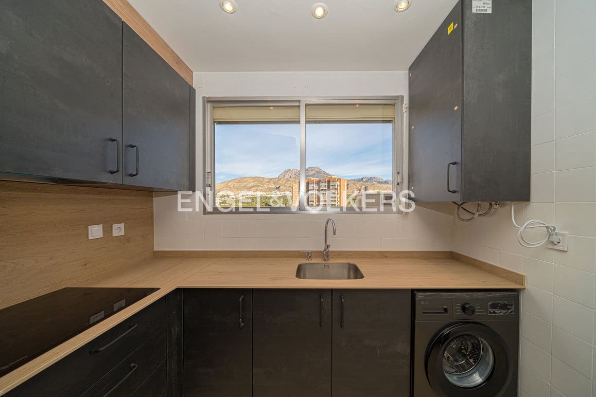 3 bedroom Apartment for rent in Benidorm with pool garage - € 1,700 (Ref: 10127668)
