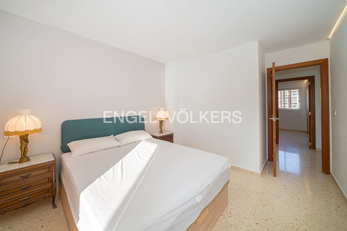3 bedroom Apartment for rent in Benidorm with pool garage - € 1,700 (Ref: 10127668)