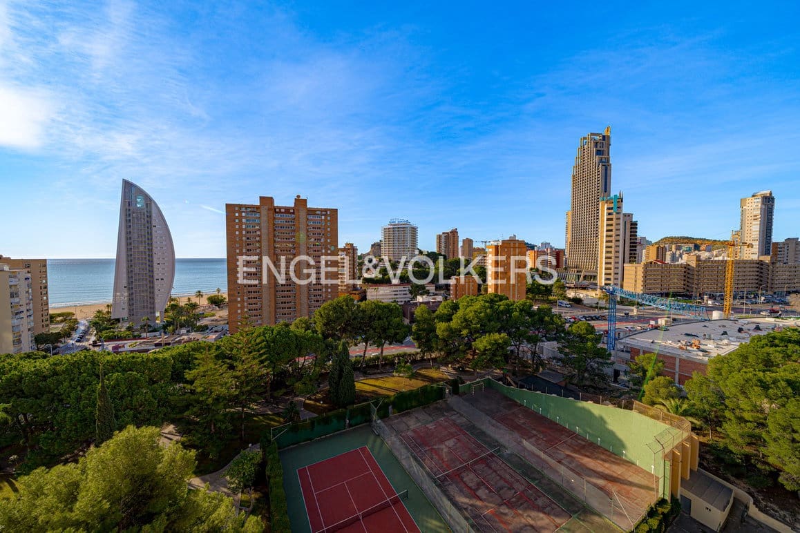 3 bedroom Apartment for rent in Benidorm with pool garage - € 1,700 (Ref: 10127668)