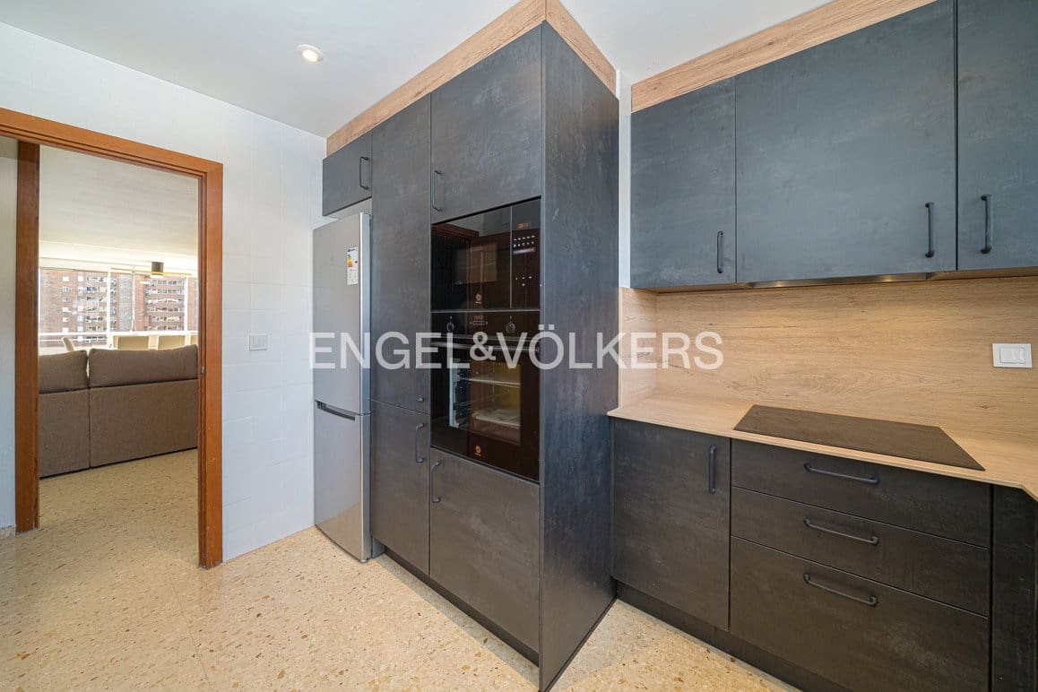 3 bedroom Apartment for rent in Benidorm with pool garage - € 1,700 (Ref: 10127668)