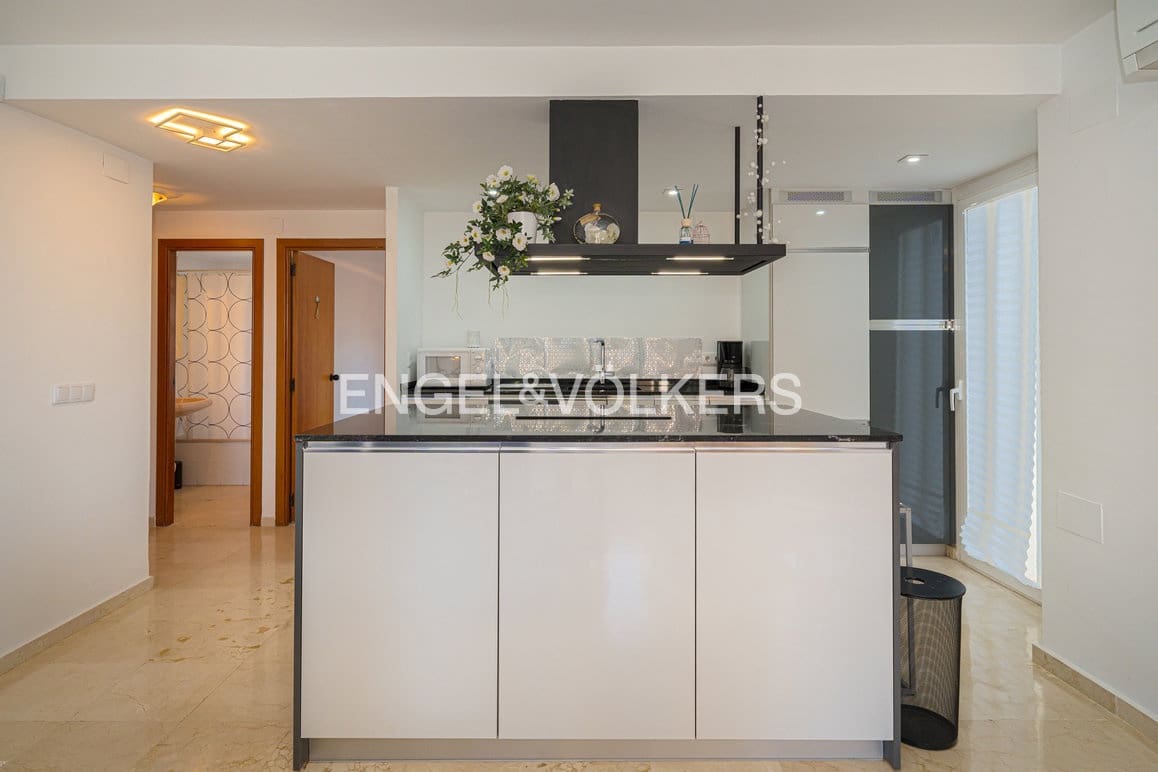 2 soverom Leilighet til salgs i Benidorm med svømmebasseng garasje - € 315 000 (Ref: 10135043)