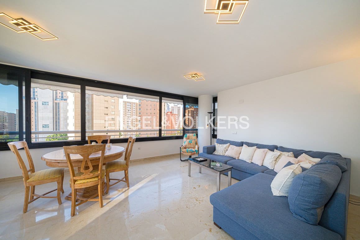 2 soverom Leilighet til salgs i Benidorm med svømmebasseng garasje - € 315 000 (Ref: 10135043)