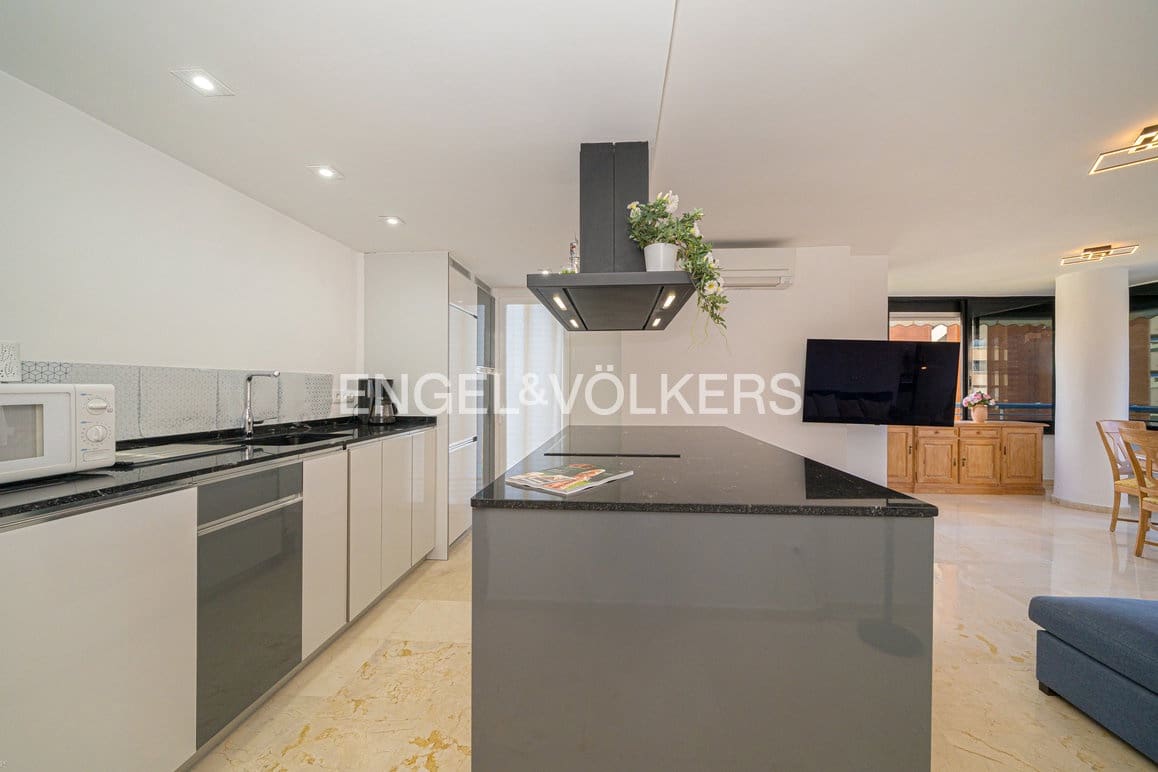 2 soverom Leilighet til salgs i Benidorm med svømmebasseng garasje - € 315 000 (Ref: 10135043)