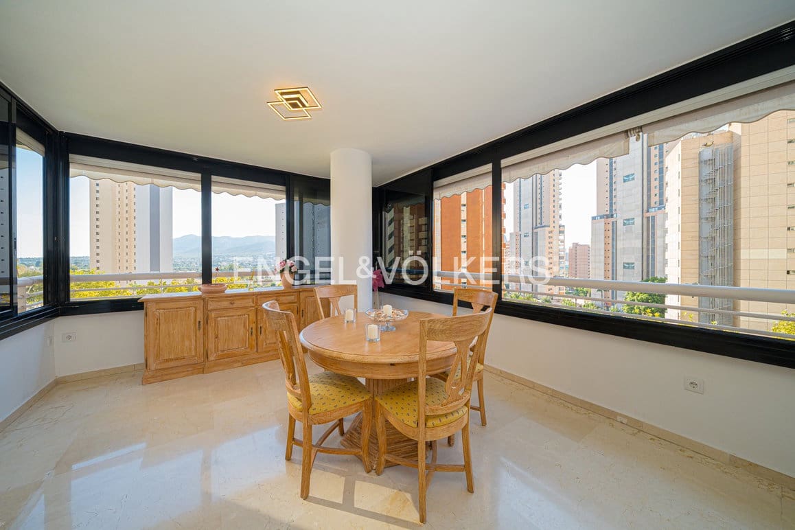 2 soverom Leilighet til salgs i Benidorm med svømmebasseng garasje - € 315 000 (Ref: 10135043)
