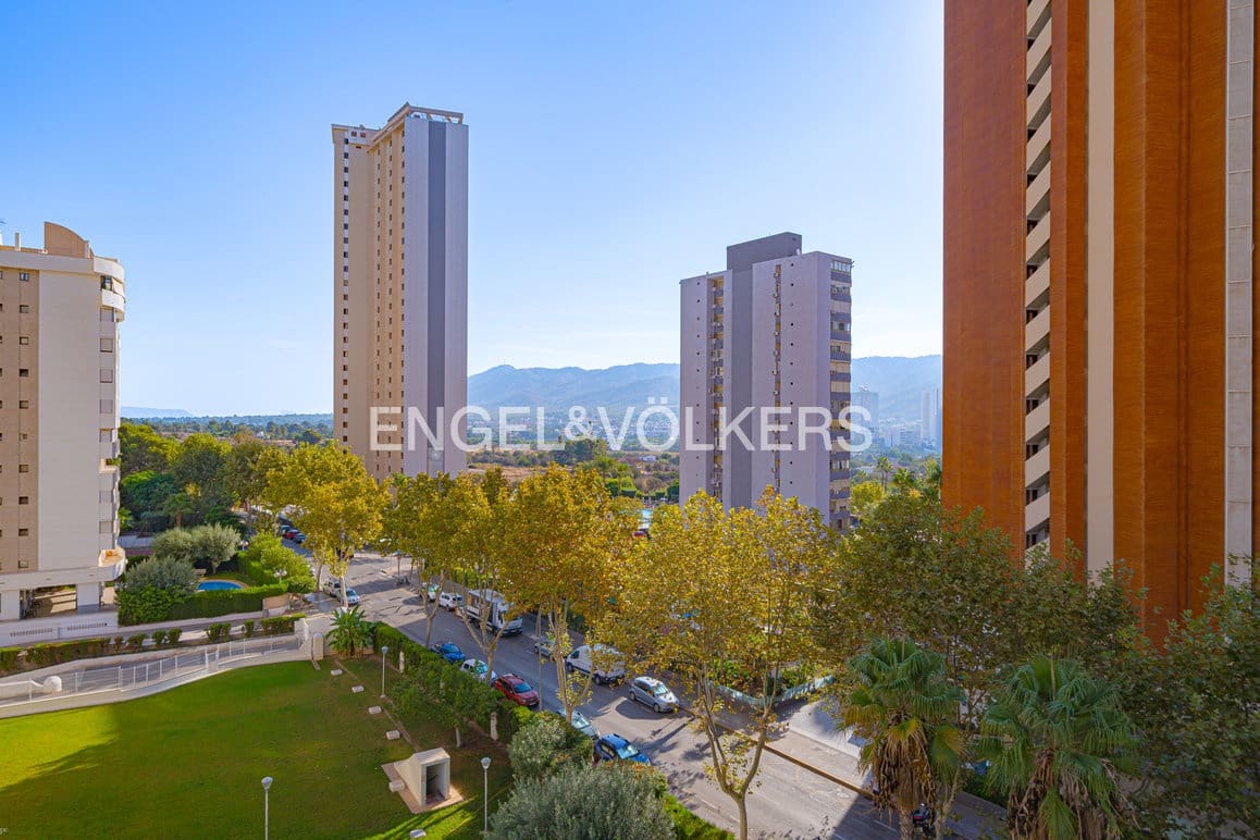 2 soverom Leilighet til salgs i Benidorm med svømmebasseng garasje - € 315 000 (Ref: 10135043)