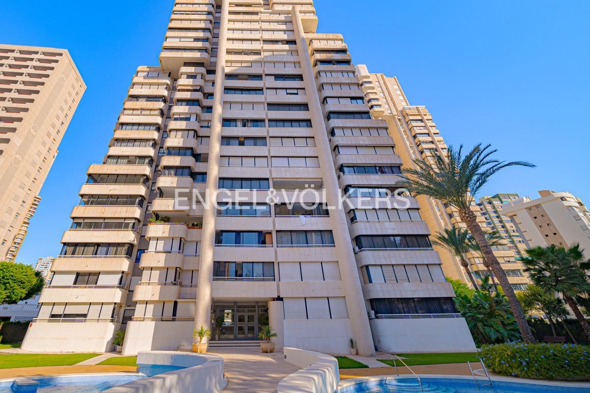 2 soverom Leilighet til salgs i Benidorm med svømmebasseng garasje - € 315 000 (Ref: 10135043)