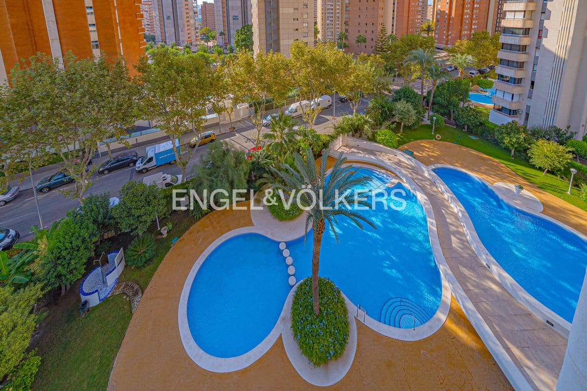 2 soverom Leilighet til salgs i Benidorm med svømmebasseng garasje - € 315 000 (Ref: 10135043)