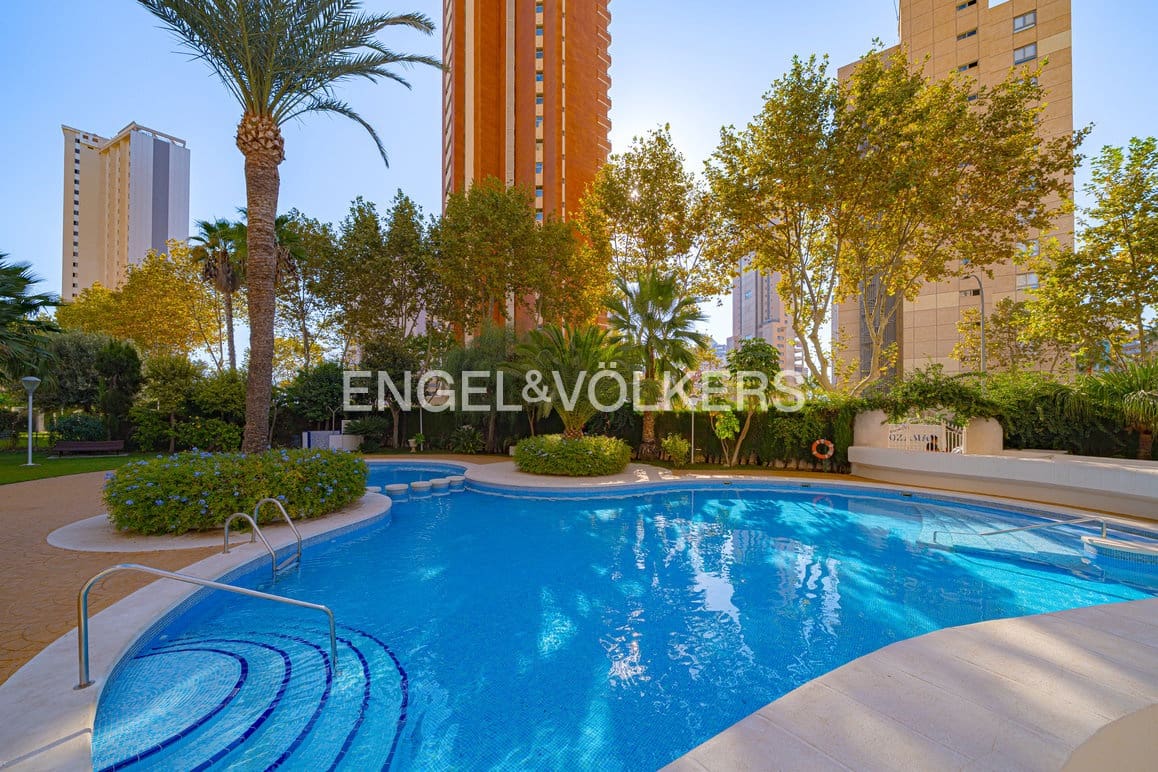2 soverom Leilighet til salgs i Benidorm med svømmebasseng garasje - € 315 000 (Ref: 10135043)