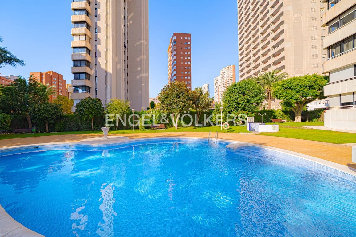 2 soverom Leilighet til salgs i Benidorm med svømmebasseng garasje - € 315 000 (Ref: 10135043)