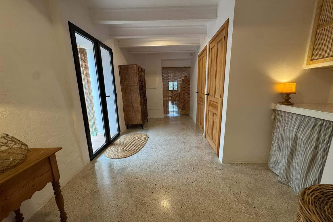 4 bedroom Villa for sale in Sella with pool garage - € 825,000 (Ref: 10163834)